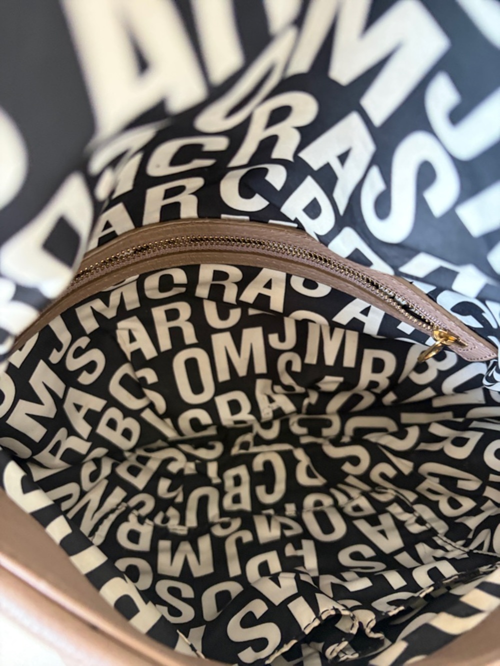 Marc Jacobs Taupe Pebbled Leather Crossbody with Gold Plaque - Picture 3 of 12